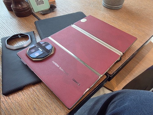 Huawei mate folding phone - xt, /